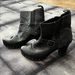 Dansko Black Leather Ankle Clog Boots, 38